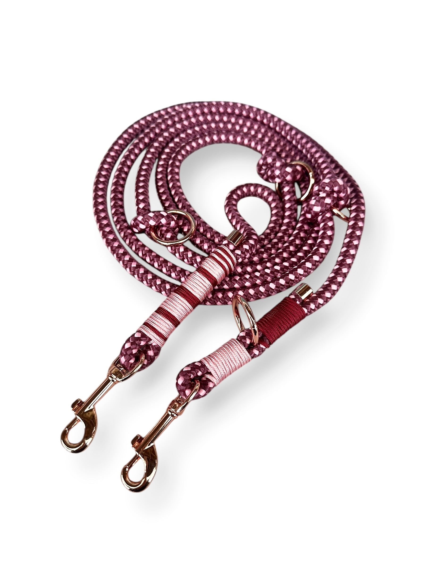 Handgefertigte Tauleine in dotted Aubergine Rosa und Burgundy Rot mit rosefarbenem Karabiner in der Gesamtansicht