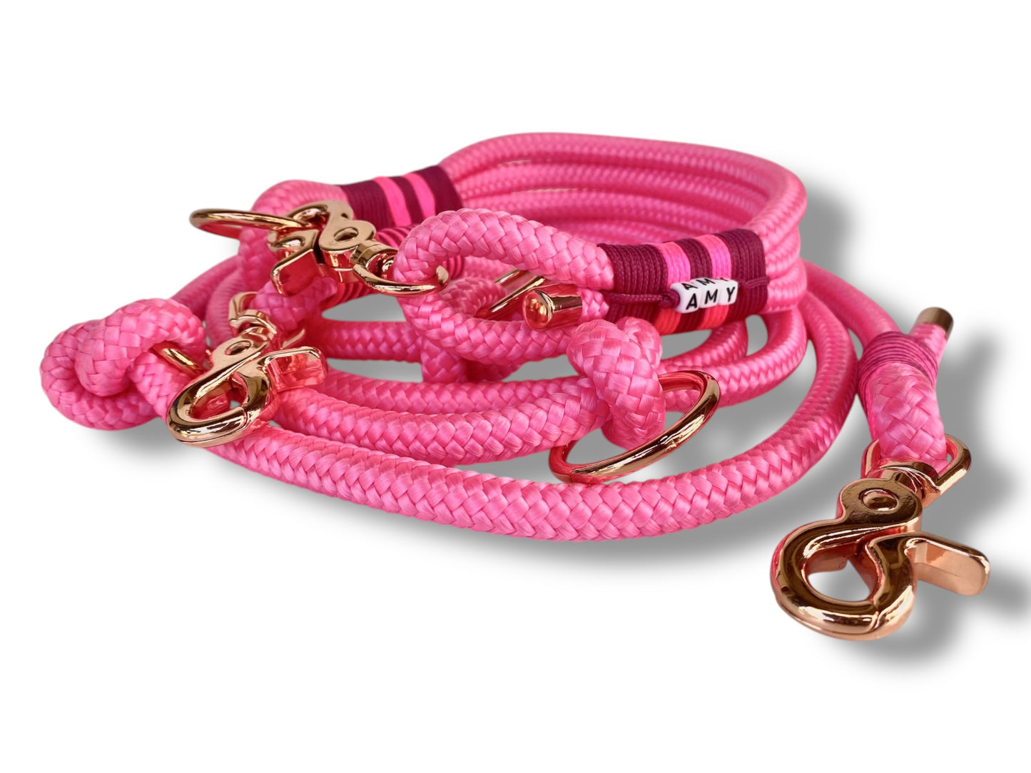 Handgefertigtes Tauset in neon Rosa und Burgundy Rot mit rosefarbenen Karabinern Gesamtansicht 