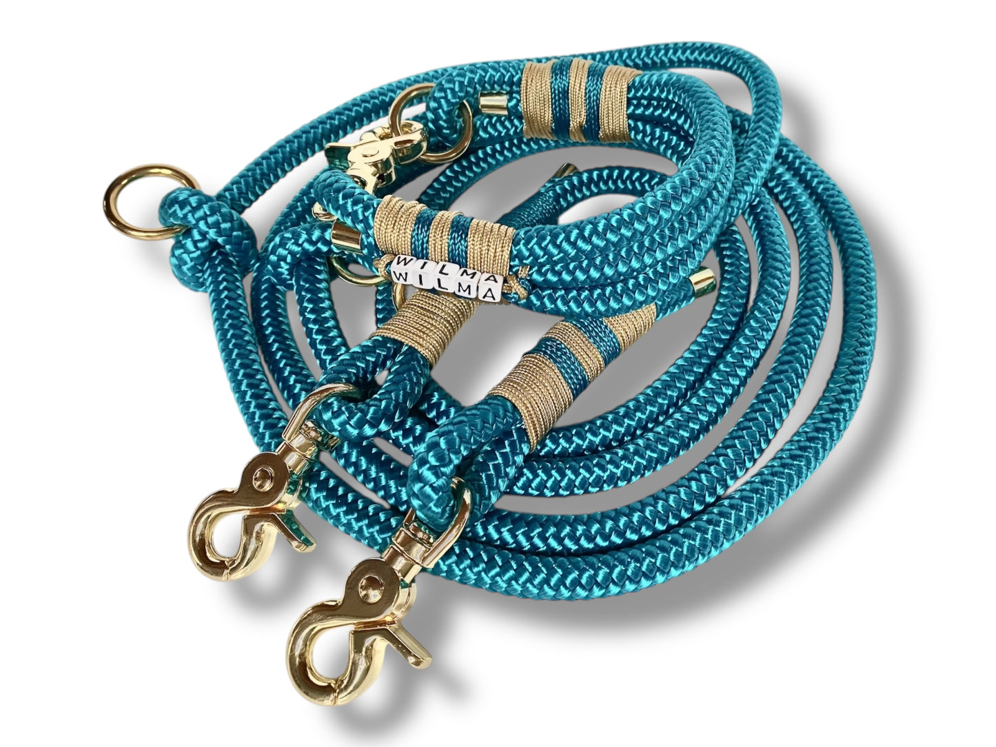 Handgefertigtes Tauhalsband in Aqua Blau und Gold mit goldfarbenem Karabiner in der Gesamtansciht vom Set