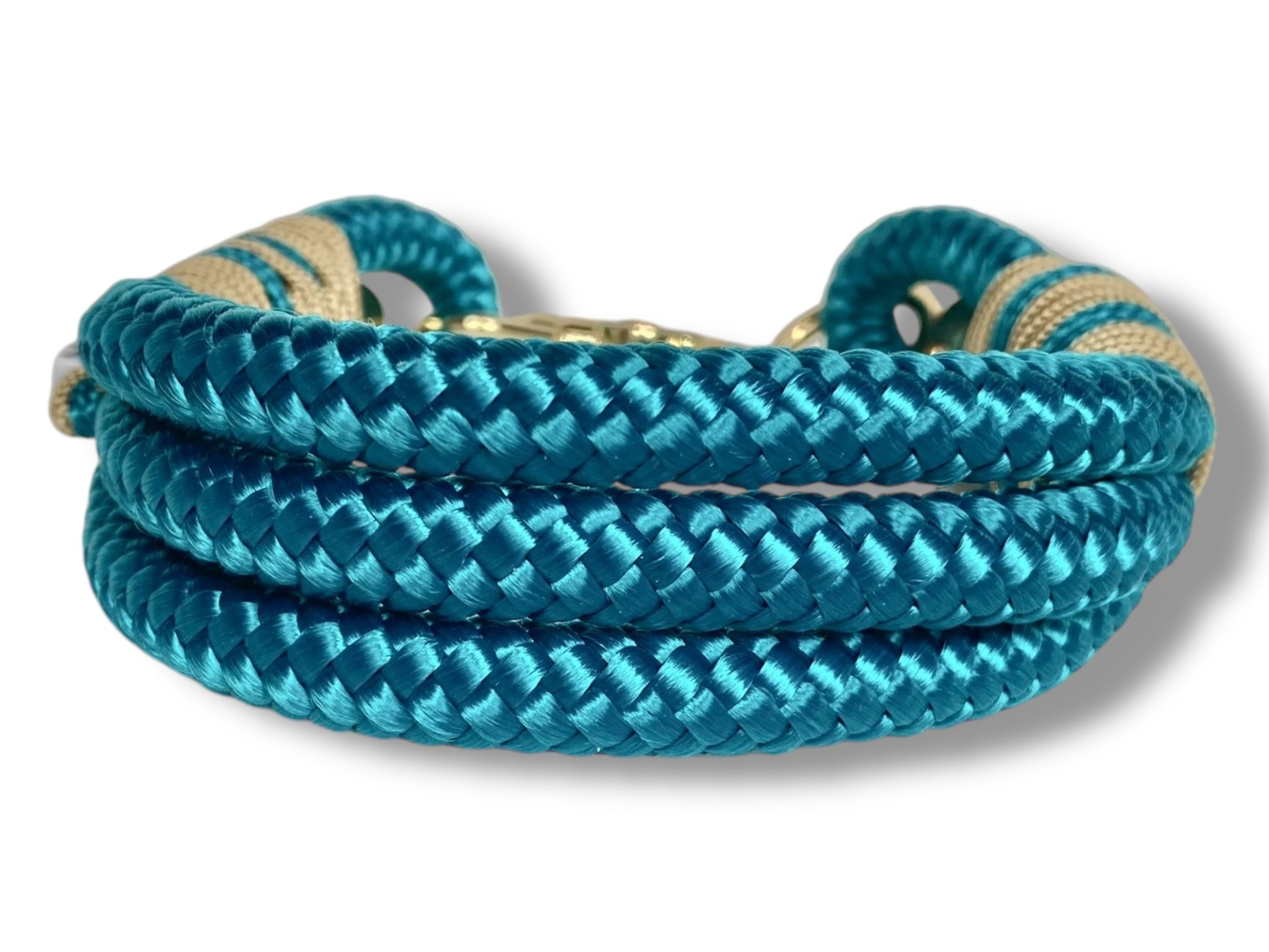 Handgefertigtes Tauhalsband in Aqua Blau und Gold mit goldfarbenem Karabiner in der Rückansicht vom Halsband