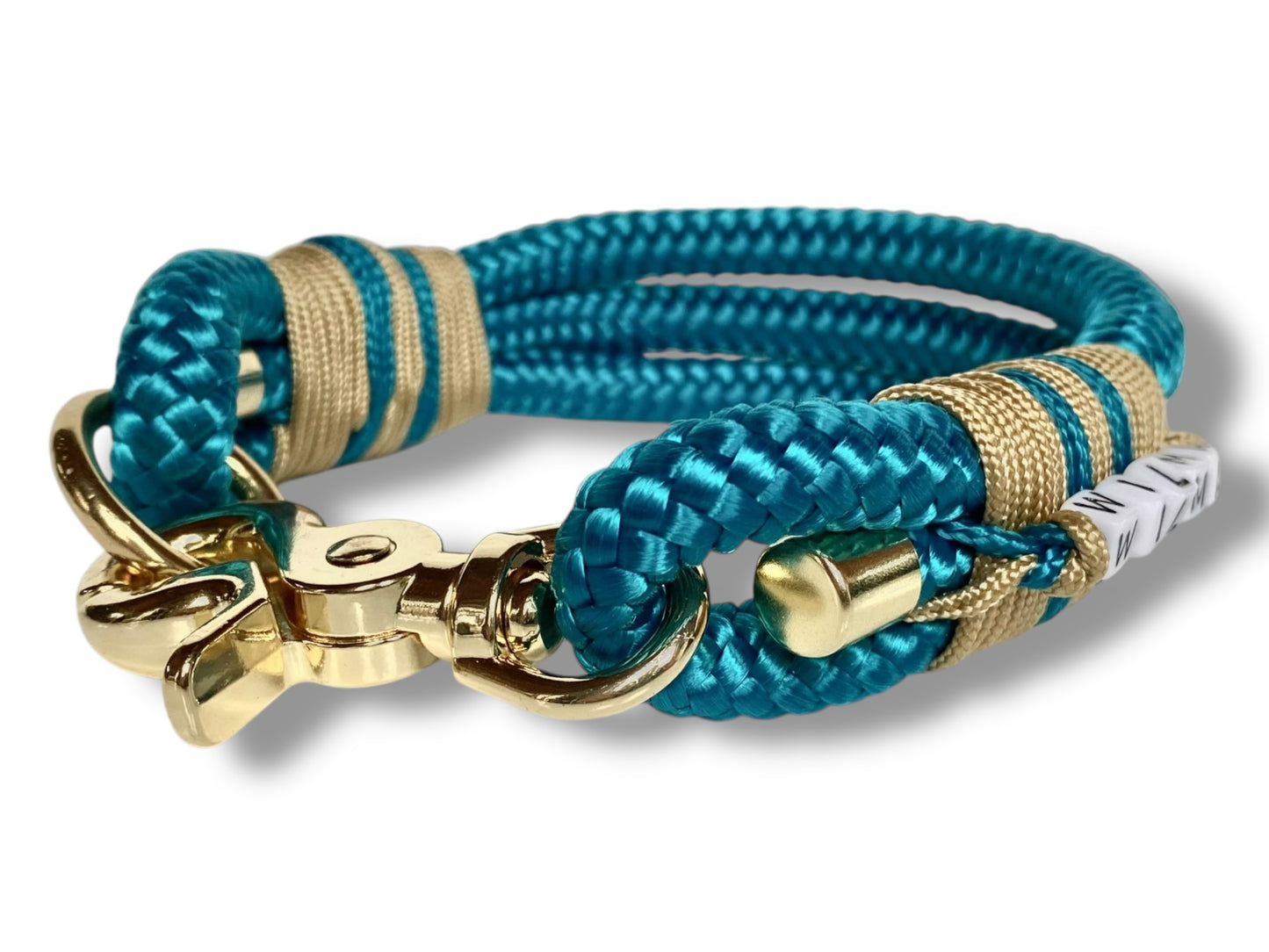 Handgefertigtes Tauhalsband in Aqua Blau und Gold mit goldfarbenem Karabiner in der Seitenansicht vom Halsband