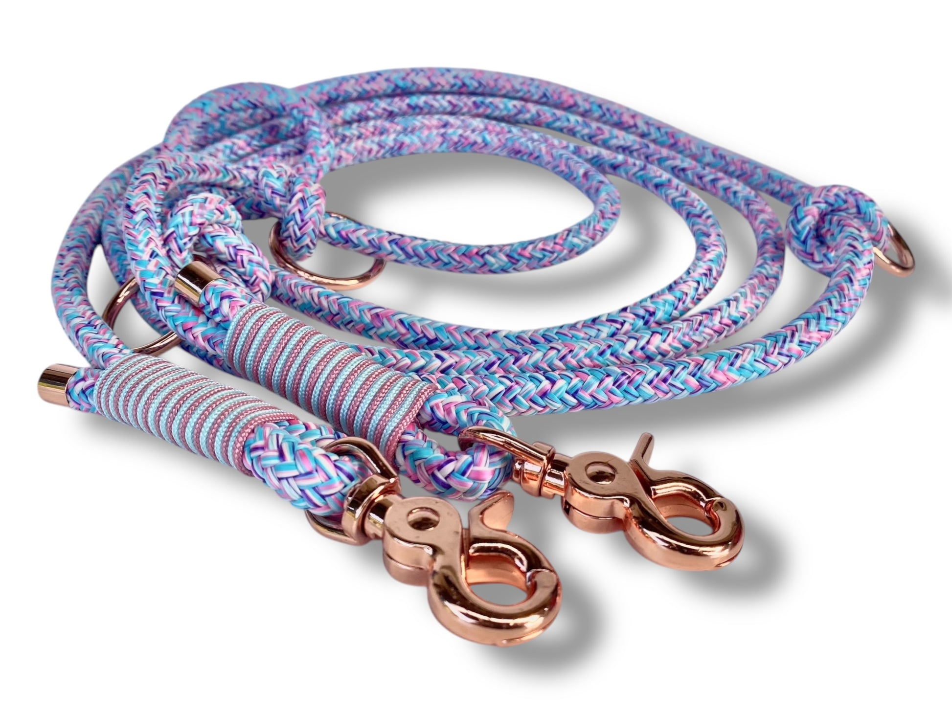 Handgefertigtes Tauset in Lila, Blau und Rosa mit rosefarbenem Karabiner Detail Karabiner