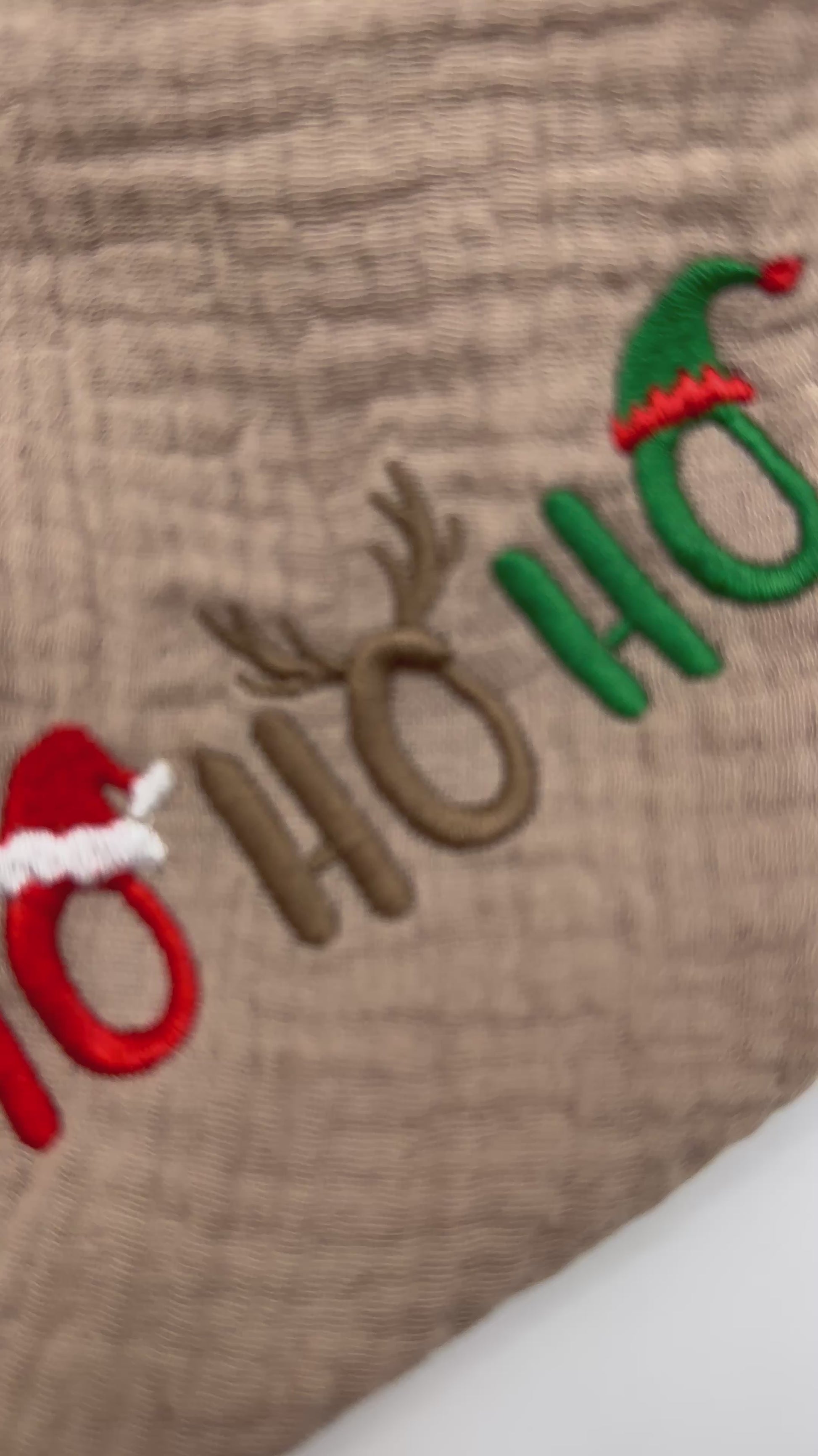 hundehalstuch aus 100% Baumwolle mit Weihnachtsmotiv ho ho ho. in verschiedenen Farben und Größen erhältlich