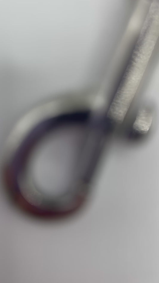 Tauleine in Khaki aus 8mm starken Tau mit Light Khaki Umwickelung. Beschläge, Länge und verstellmöglichkeiten sind anpassbar.