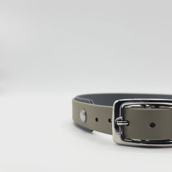 Hundehalsband aus BioThane in zwei Farben: Beige und Grau. LINEA Kollektion. Verschiedene Breiten erhältlich, somit geeigent für kleine, mittlere und große Hunde. Beschläge können Farblich angepasst werden.