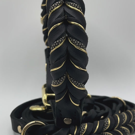 Hundeset aus schwarzem Leder mit goldenen Details. Geeignet für kleine, mittlere und große Hunde, da es an das Gewicht deines Hundes angepasst wird.